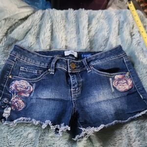 YMI Embroidered Frayed Blue Jean Shorts with Floral Design Sz 5 Low Rise